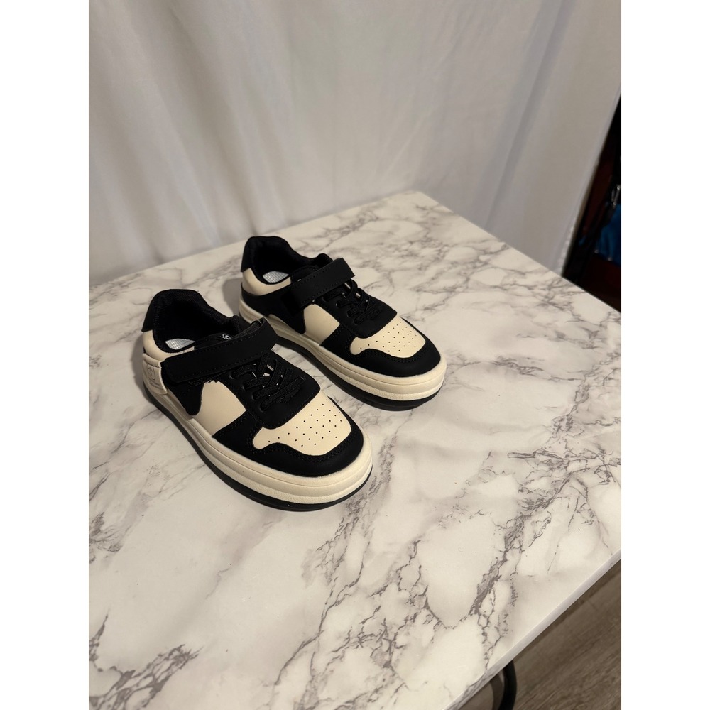 Hou Shoes Kids Black Cream Low Top Sneakers Hook Loop Strap Size 32 EU 1 US